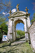 Sacro Monte di Orta, l'arco d'ingresso, 